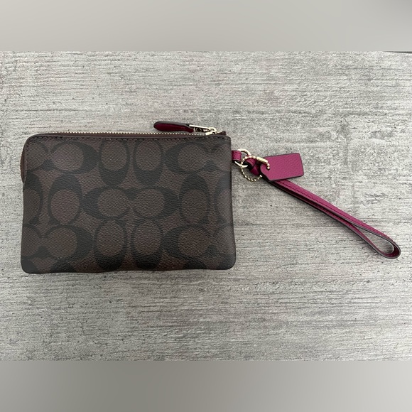 Corner Zip Wristlet In Signature Canvas - Picture 7 of 7